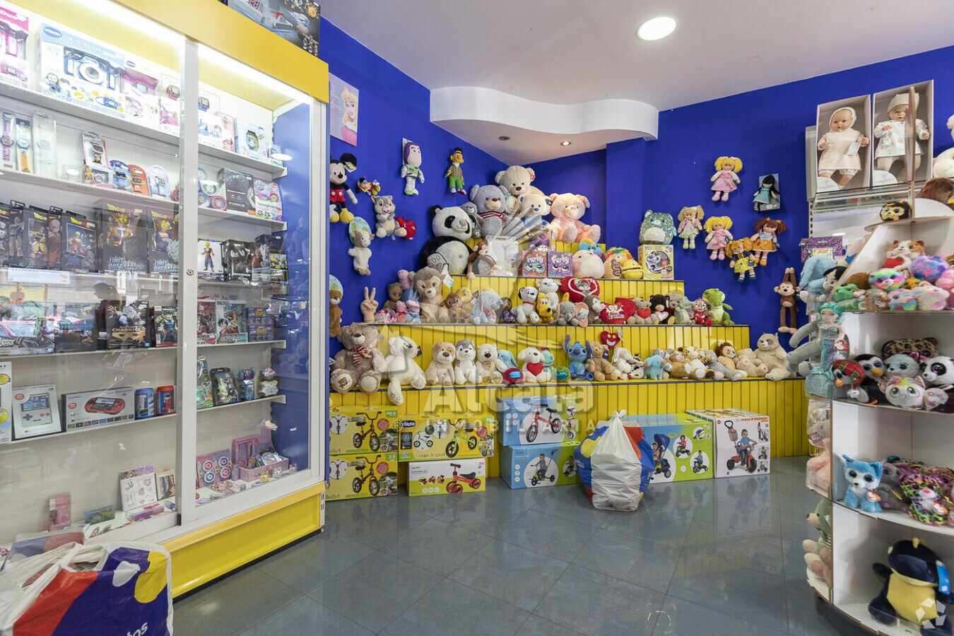 Alcalá de Henares, MAD 28805 - - - Interior Photo - Image 2 of 15