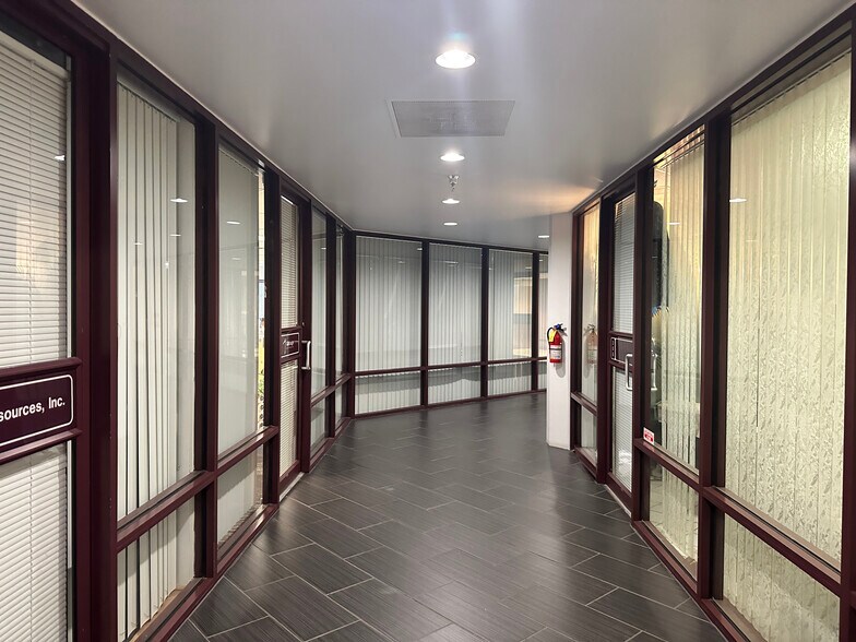 725 Kapiolani Blvd, Honolulu, HI à vendre - Photo intérieure - Image 2 de 12