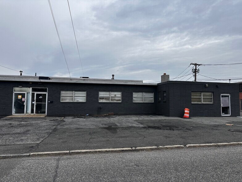 160 Marine St, Farmingdale, NY à louer - Photo du bâtiment - Image 2 de 3