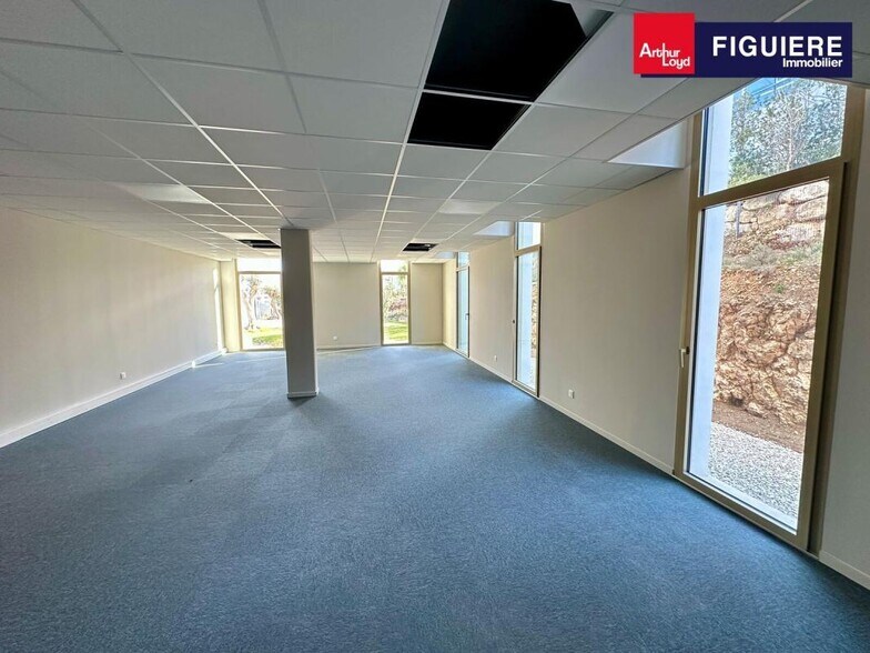 Office in Aix-en-Provence for lease - Building Photo - Image 2 of 15