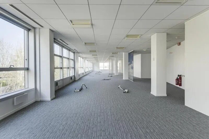 Industrial in Saint-Denis for lease - Interior Photo - Image 2 of 12