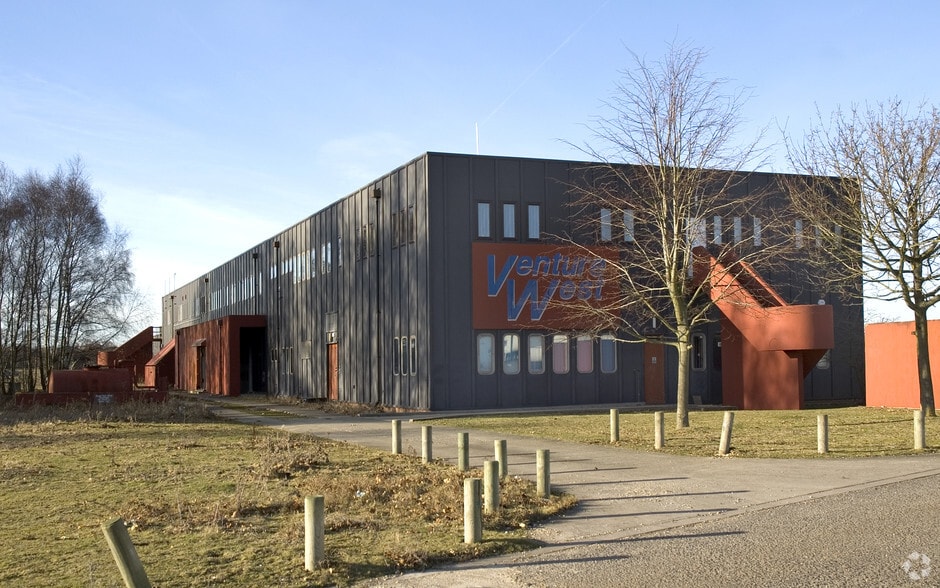 Buckner-croke Way, Thatcham for lease - Building Photo - Image 1 of 2