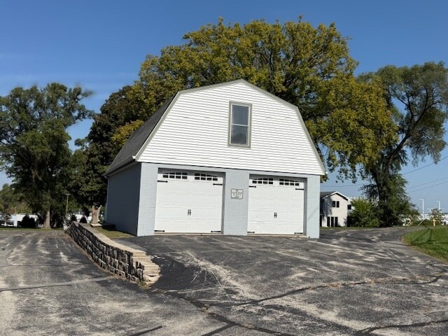 1826 E Main St, Waukesha, WI for lease - Building Photo - Image 2 of 3