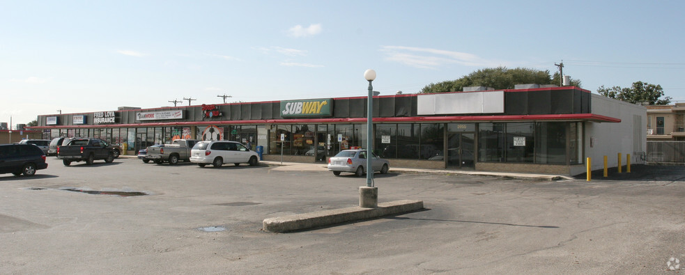 3941-3955 Fredericksburg Rd, San Antonio, TX for lease - Building Photo - Image 1 of 9