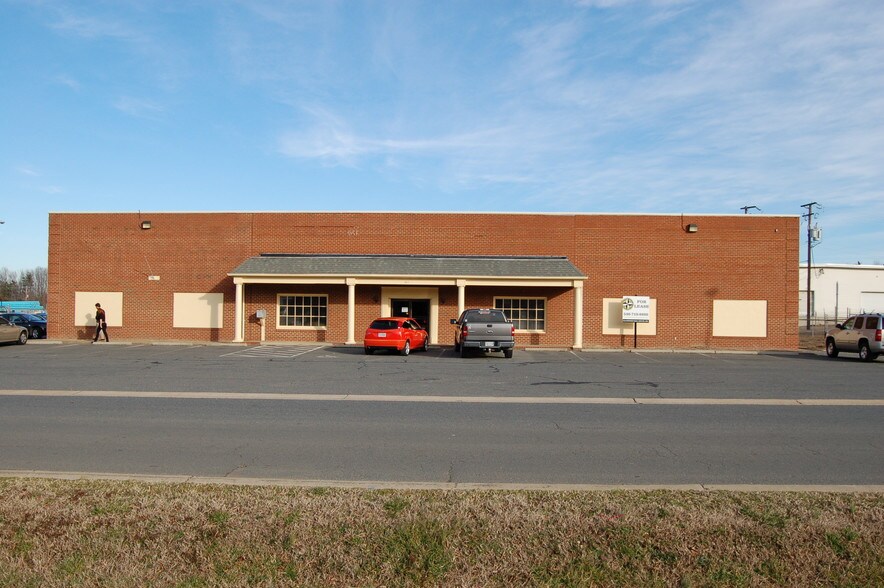 311 Central Rd, Fredericksburg, VA à louer - Photo du bâtiment - Image 1 de 3