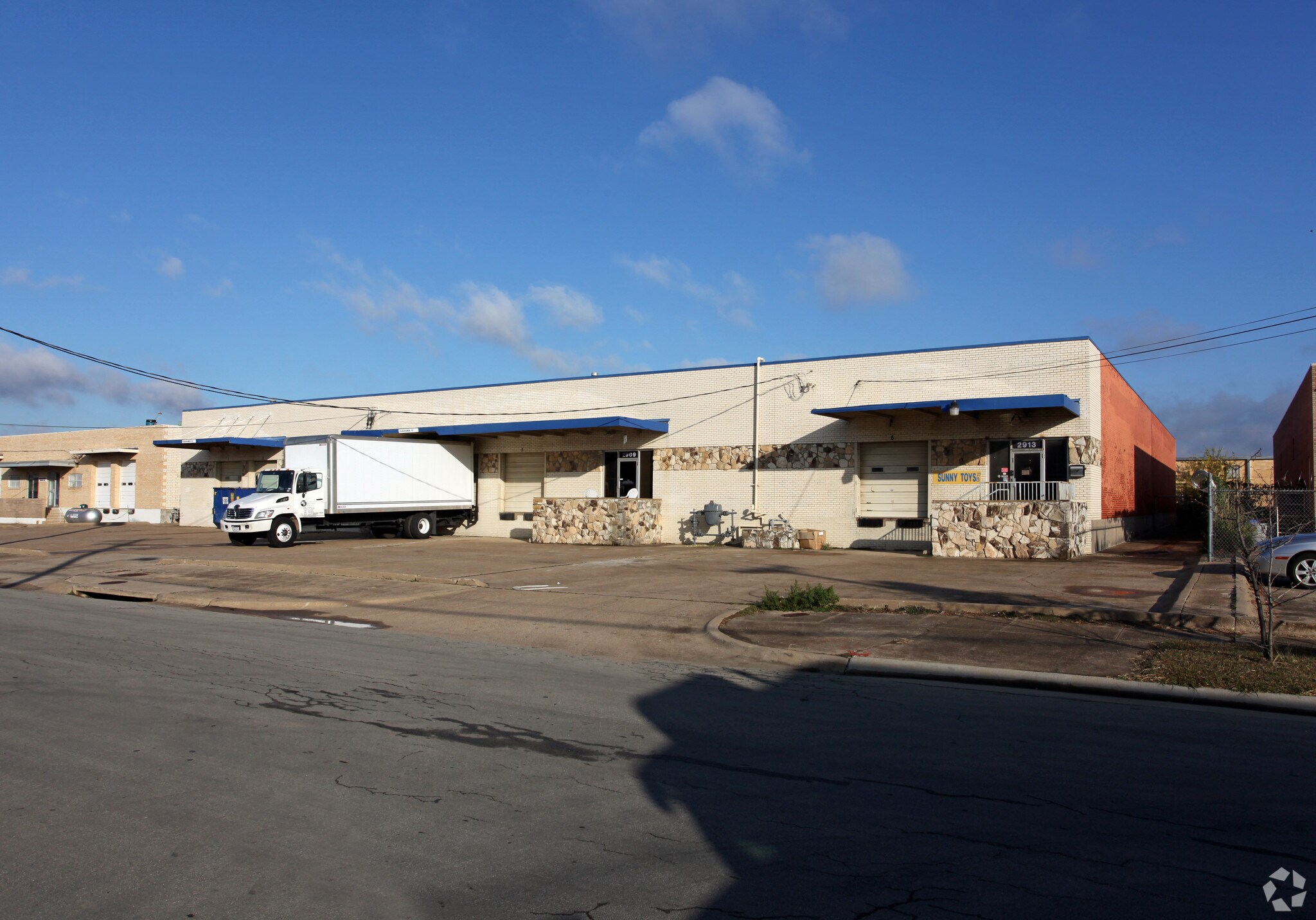 2909 Anode Ln, Dallas, TX for lease Primary Photo- Image 1 of 5