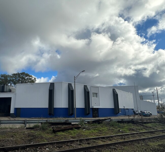 More details for 2200 Olds Ave, Lansing, MI - Industrial for Sale