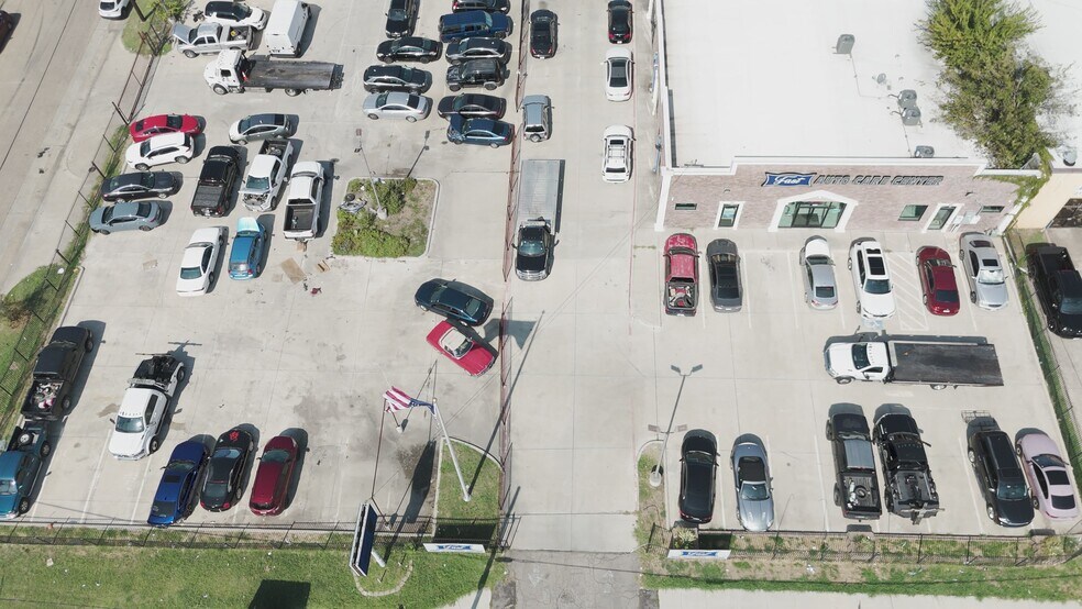 4001 S Buckner Blvd, Dallas, TX à vendre - Vidéo sur l’inscription commerciale - Image 2 de 27