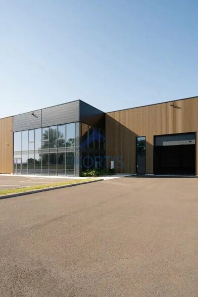 Flex dans Ambérieux à louer - Photo du bâtiment - Image 3 de 7