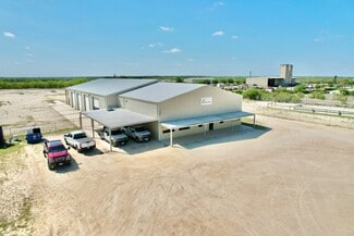Plus de détails pour 224 Zander Ln, Pleasanton, TX - Industriel à vendre