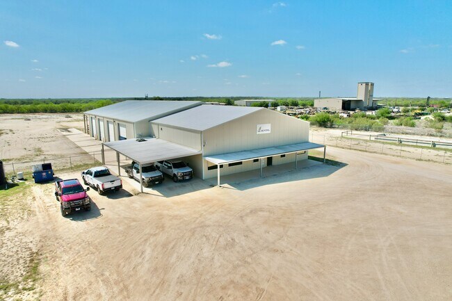 More details for 224 Zander Ln, Pleasanton, TX - Industrial for Sale