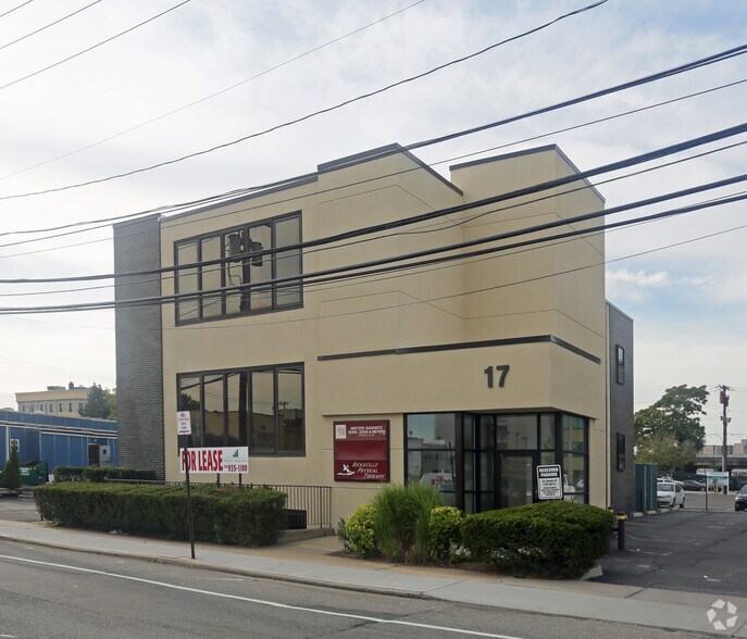 17 W John St, Hicksville, NY for lease - Primary Photo - Image 1 of 3