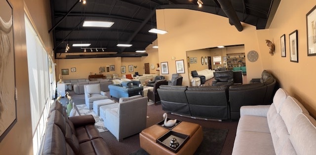 1043 Lenoir Rhyne Blvd, Hickory, NC for lease - Interior Photo - Image 2 of 7