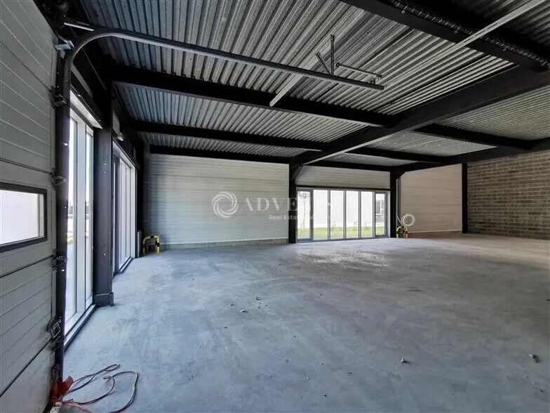 Flex in Lesquin for lease - Interior Photo - Image 3 of 6