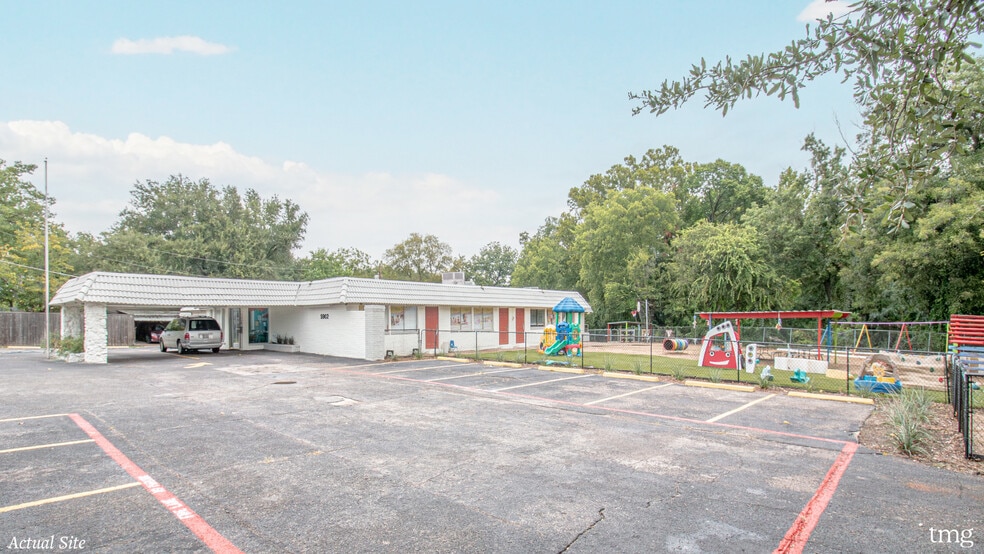 5902 N Jupiter Rd, Garland, TX à vendre - Photo du bâtiment - Image 2 de 7