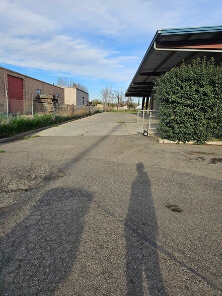 103 N 1st St, Patterson, CA à louer - Photo du bâtiment - Image 3 de 15