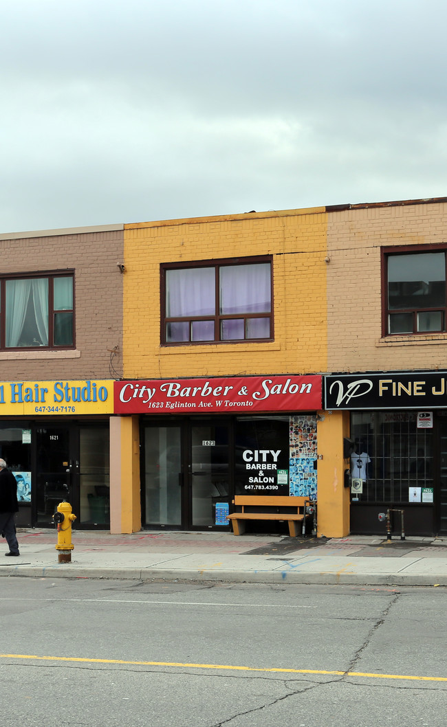 Plus de détails pour 1623 Eglinton Ave W, Toronto, ON - Commerce de détail à louer