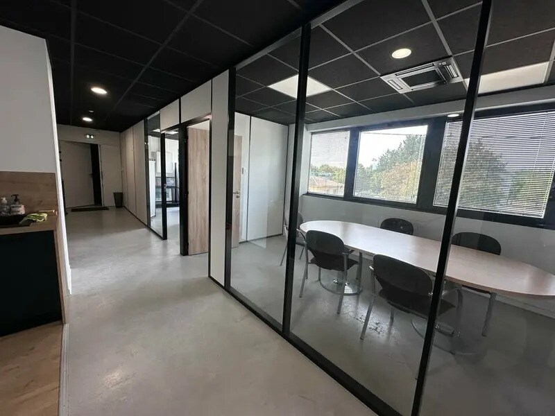 Office in Artigues-près-Bordeaux for sale Building Photo- Image 1 of 8