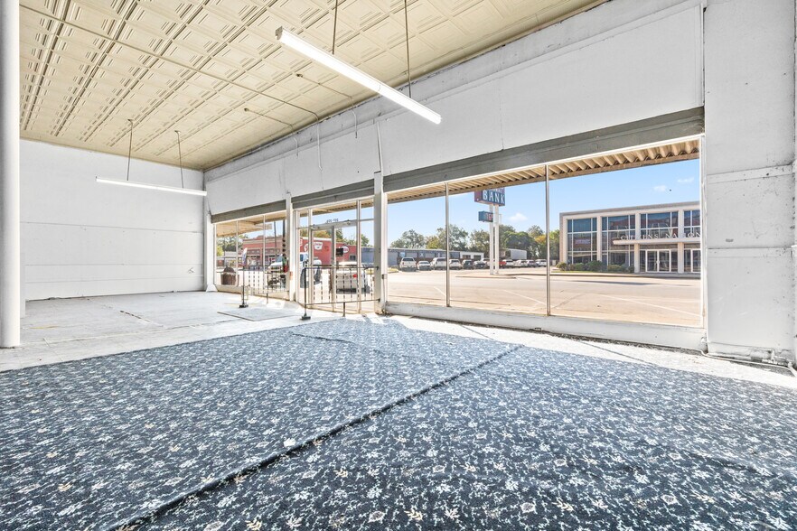 207 E Elm St, Hillsboro, TX à vendre - Photo du bâtiment - Image 3 de 35