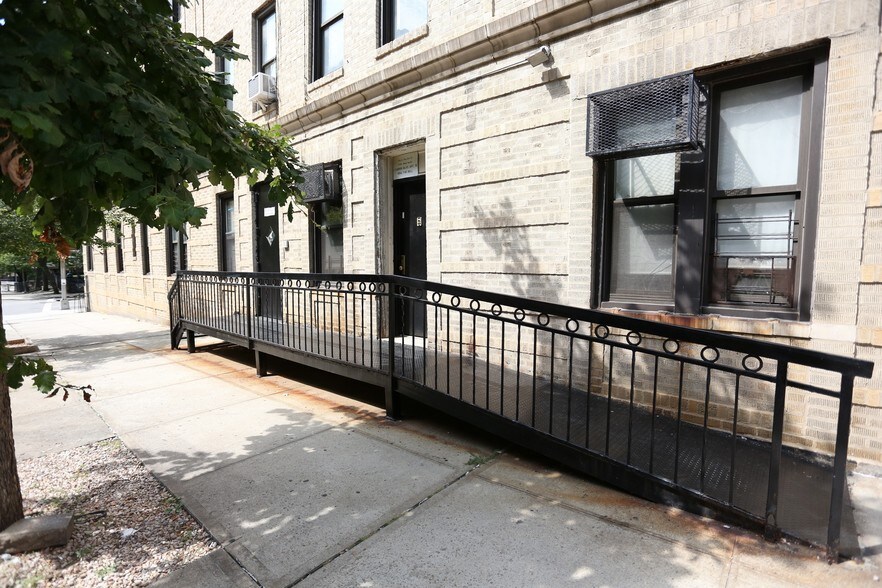 1-3 Cabrini Blvd, New York, NY à louer - Photo du bâtiment - Image 3 de 3