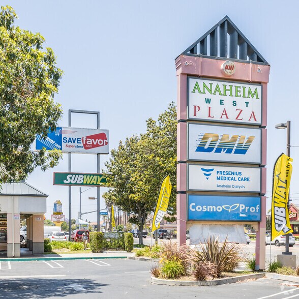 3150-3170 W Lincoln Ave, Anaheim, CA à louer - Photo du bâtiment - Image 2 de 38