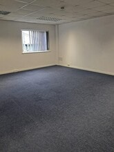 Bag Ln, Manchester for lease Interior Photo- Image 2 of 3