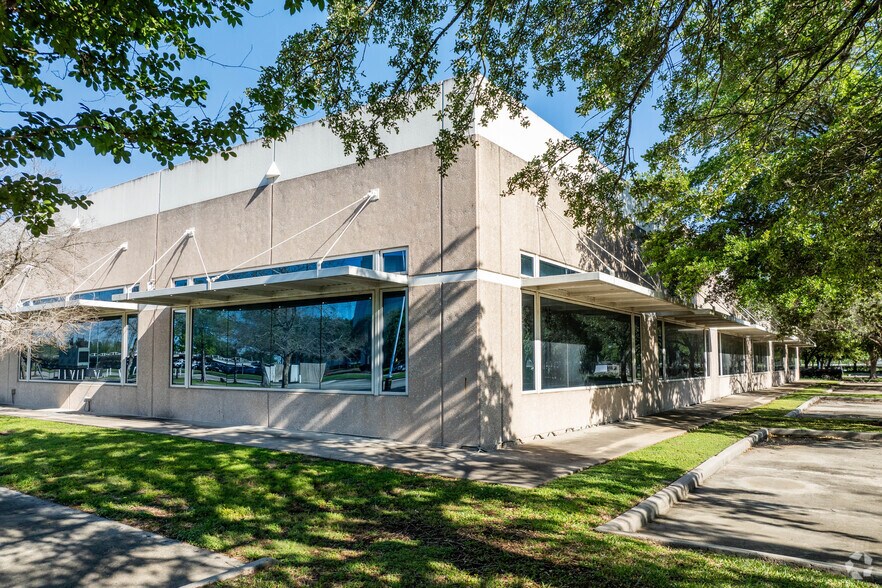 5800 N Course Dr, Houston, TX à vendre - Photo du bâtiment - Image 3 de 5