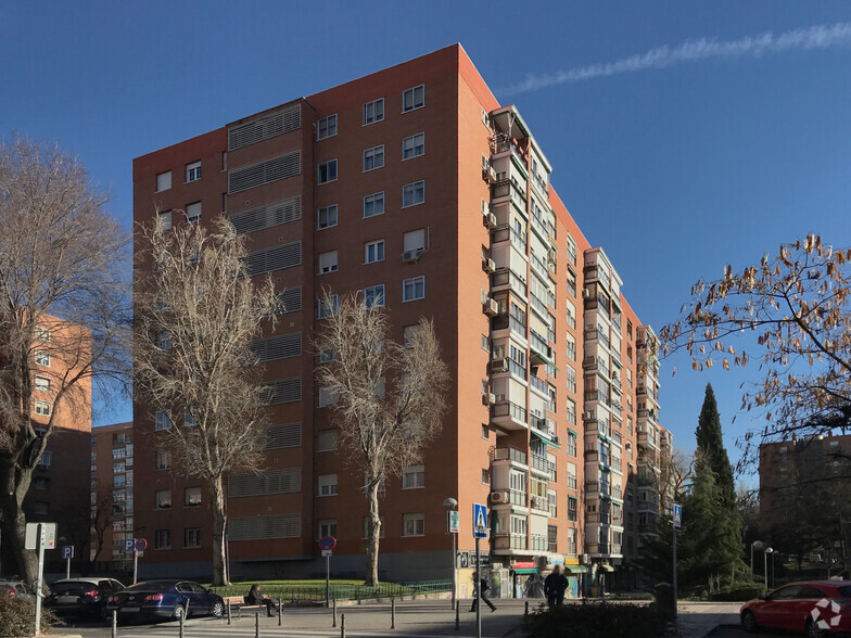 Calle de Castrillo de Aza, 15, Madrid, Madrid à louer - Photo du bâtiment - Image 2 de 2