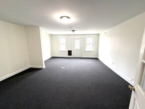 129 Main St, Old Saybrook, CT à louer Photo intérieure- Image 2 de 2