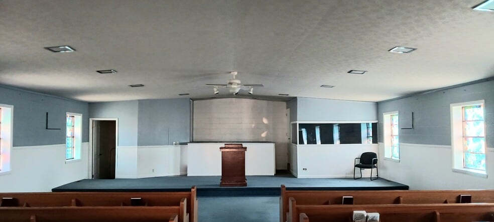 713 College St, Portland, TN for lease - Building Photo - Image 2 of 6