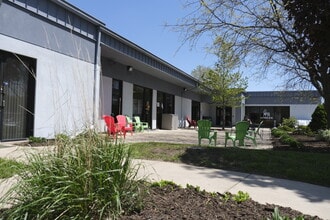 333 Jackson Plz, Ann Arbor, MI à louer Photo du bâtiment- Image 2 de 8