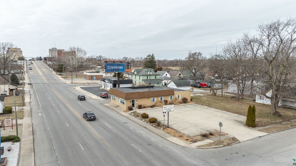 520 E 8th St, Anderson, IN à louer - Photo du bâtiment - Image 2 de 23