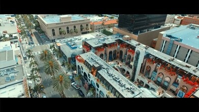413-445 N Rodeo Dr, Beverly Hills, CA à louer - Vidéo sur l’inscription commerciale 