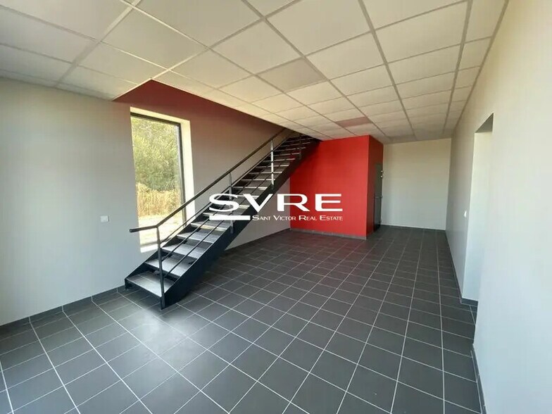 Local d'activités dans Marignane à vendre - Photo du bâtiment - Image 3 de 14