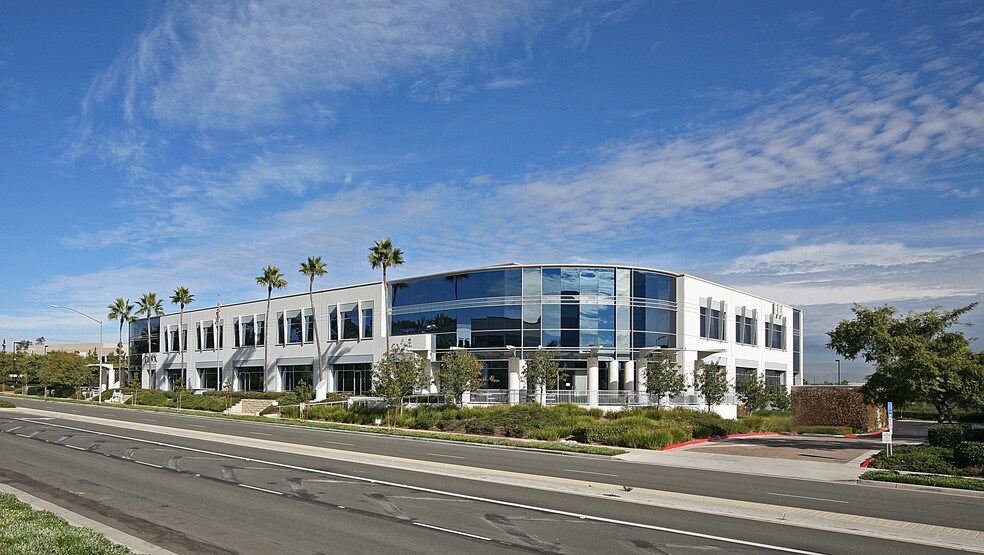 9381 Judicial Dr, San Diego, CA à louer - Photo du bâtiment - Image 3 de 8