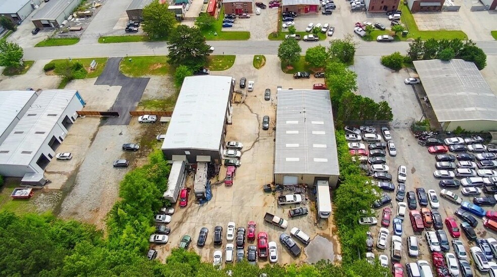 190 Industrial Way, Fayetteville, GA à vendre - Photo du bâtiment - Image 3 de 4