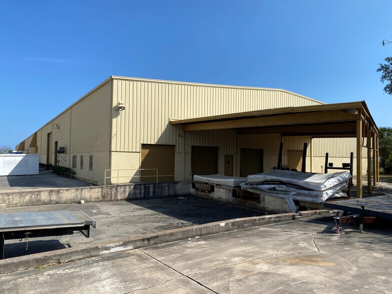 2280 Wilhelmina Ct NE, Palm Bay, FL à louer - Photo du bâtiment - Image 3 de 5