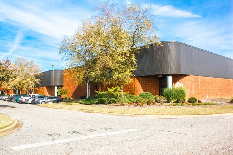 4570 Shelby Air Dr, Memphis, TN for lease Building Photo- Image 1 of 9