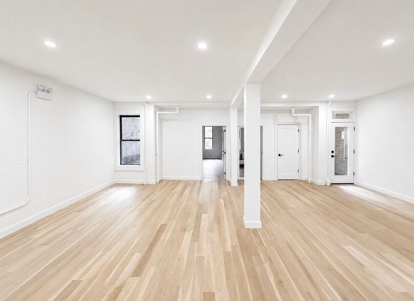 157 Huron St, Brooklyn, NY for lease - Building Photo - Image 2 of 19