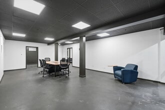 21 W Mountain St, Fayetteville, AR for lease Interior Photo- Image 2 of 7