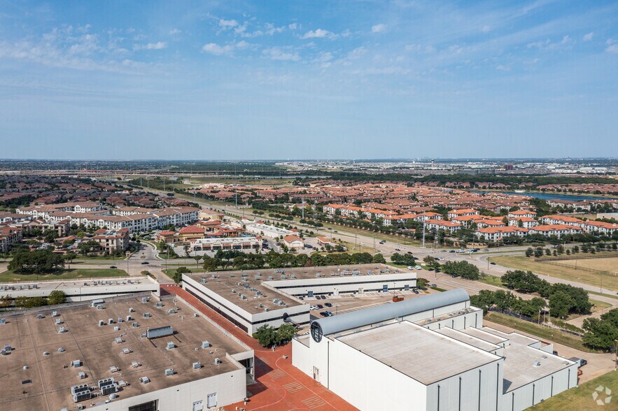 400 E Royal Ln, Irving, TX à louer - Aérien - Image 3 de 34