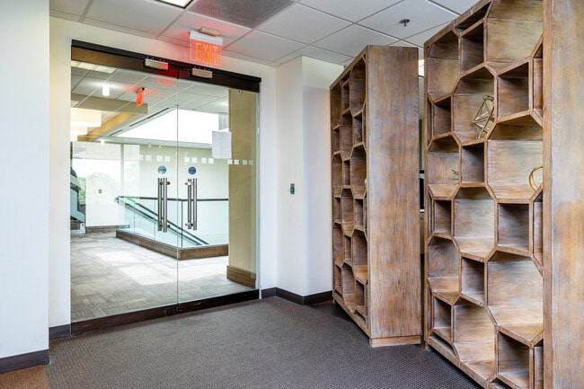 More details for 800 E 101st Ter, Kansas City, MO - Coworking for Lease