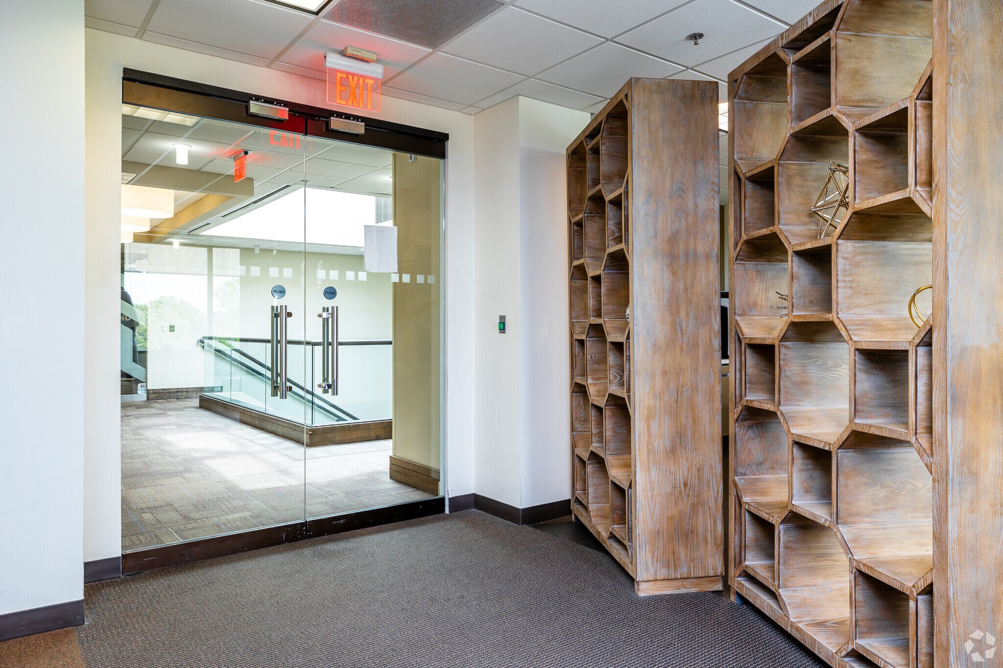 800 E 101st Ter, Kansas City, MO à louer Photo du bâtiment- Image 1 de 31