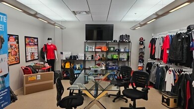 1880 W Oak Pky, Marietta, GA à louer Photo intérieure- Image 1 de 8