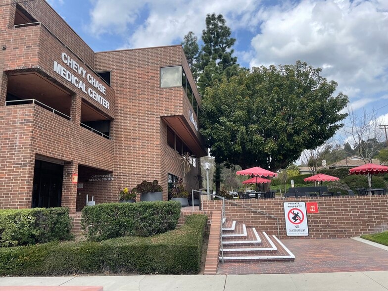 1577 E Chevy Chase Dr, Glendale, CA for lease - Building Photo - Image 2 of 41