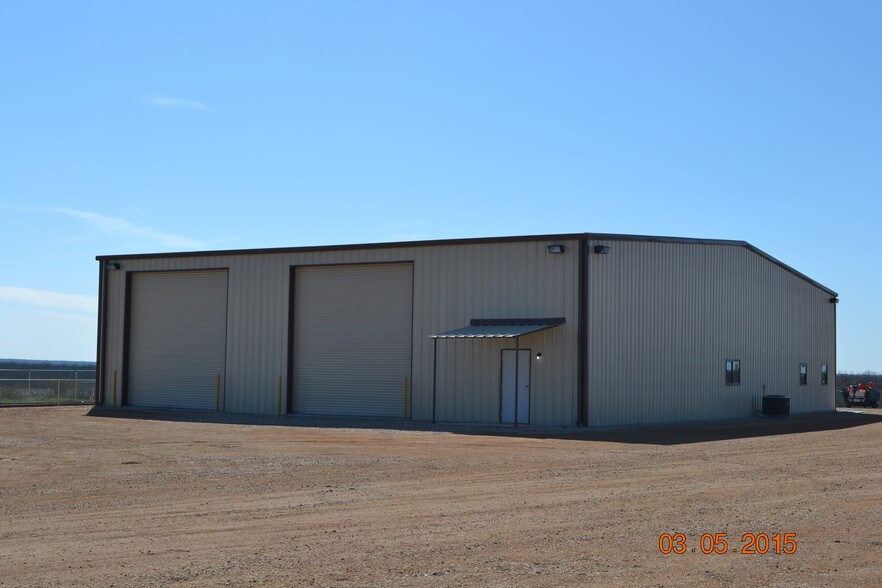 8193 S State Highway 16, Jourdanton, TX à vendre - Photo du bâtiment - Image 2 de 4