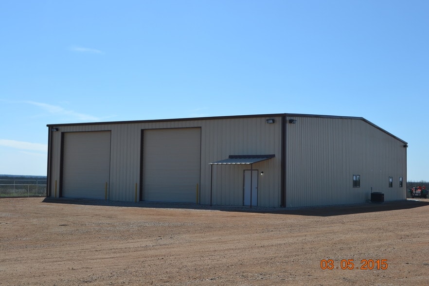 8193 S State Highway 16, Jourdanton, TX à vendre - Photo du bâtiment - Image 2 de 4