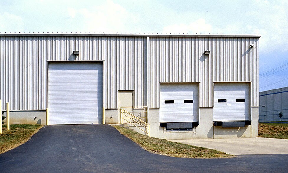 2611 E Crescentville Rd, Cincinnati, OH à louer - Autre - Image 2 de 3