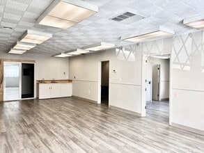 809 Edgewater St NW, Salem, OR for lease Building Photo- Image 2 of 8