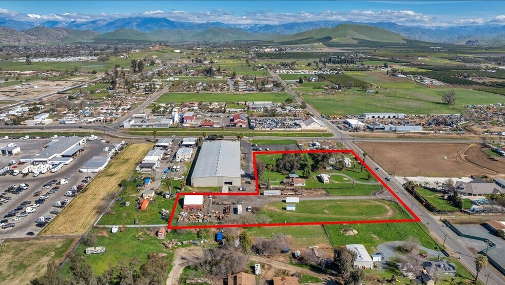 1341 Main Street, Porterville, CA à vendre - Photo du bâtiment - Image 2 de 3